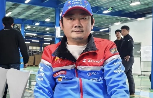 争议！张雪不用中国车手 回应：实力还不行 我每年拿出100万来搞青训
