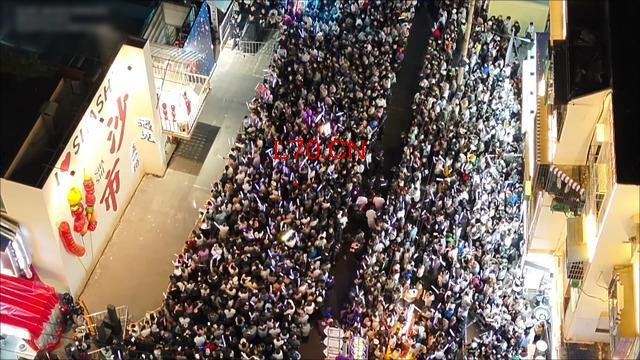人海中开出生命通道 3分钟极速救援 应急处突高效接力