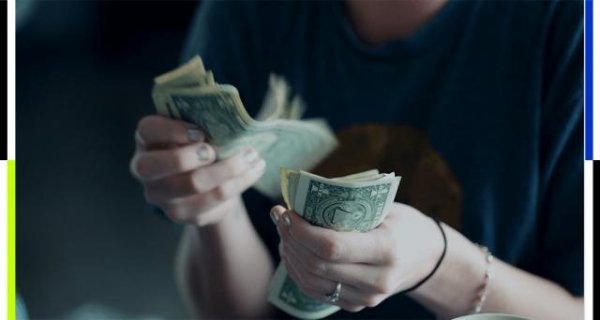 中际旭创800位员工分17亿
