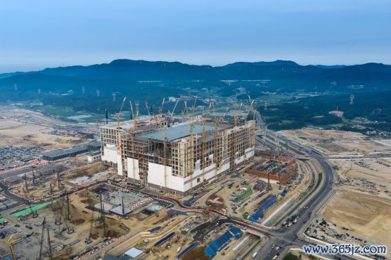  6月，韩国龙仁一座正在建设中的SK海力士半导体工厂